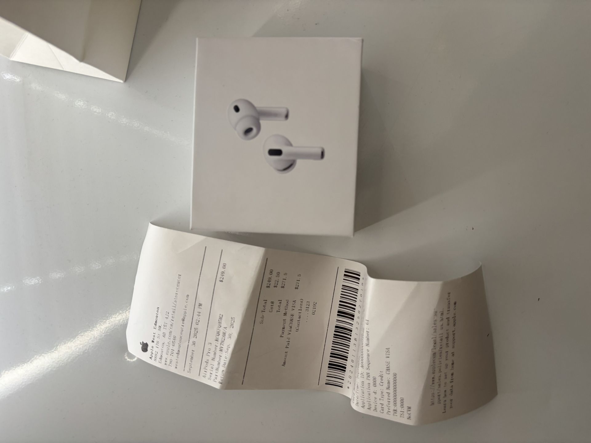 Airpod pros 3 (Active noise cancellation)