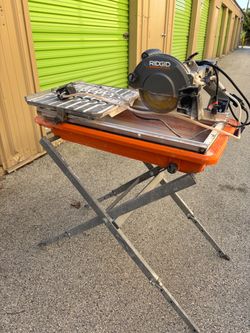 RIDGID 7-inch Wet Tile Saw with a stand