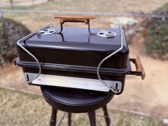 Vintage Weber Go Anywhere  Charcoal Grill – Wood Handle Model