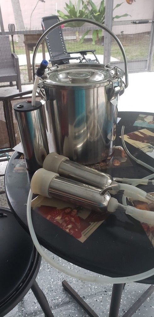 Electric Milking Machine
