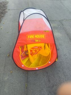 Kids play tent