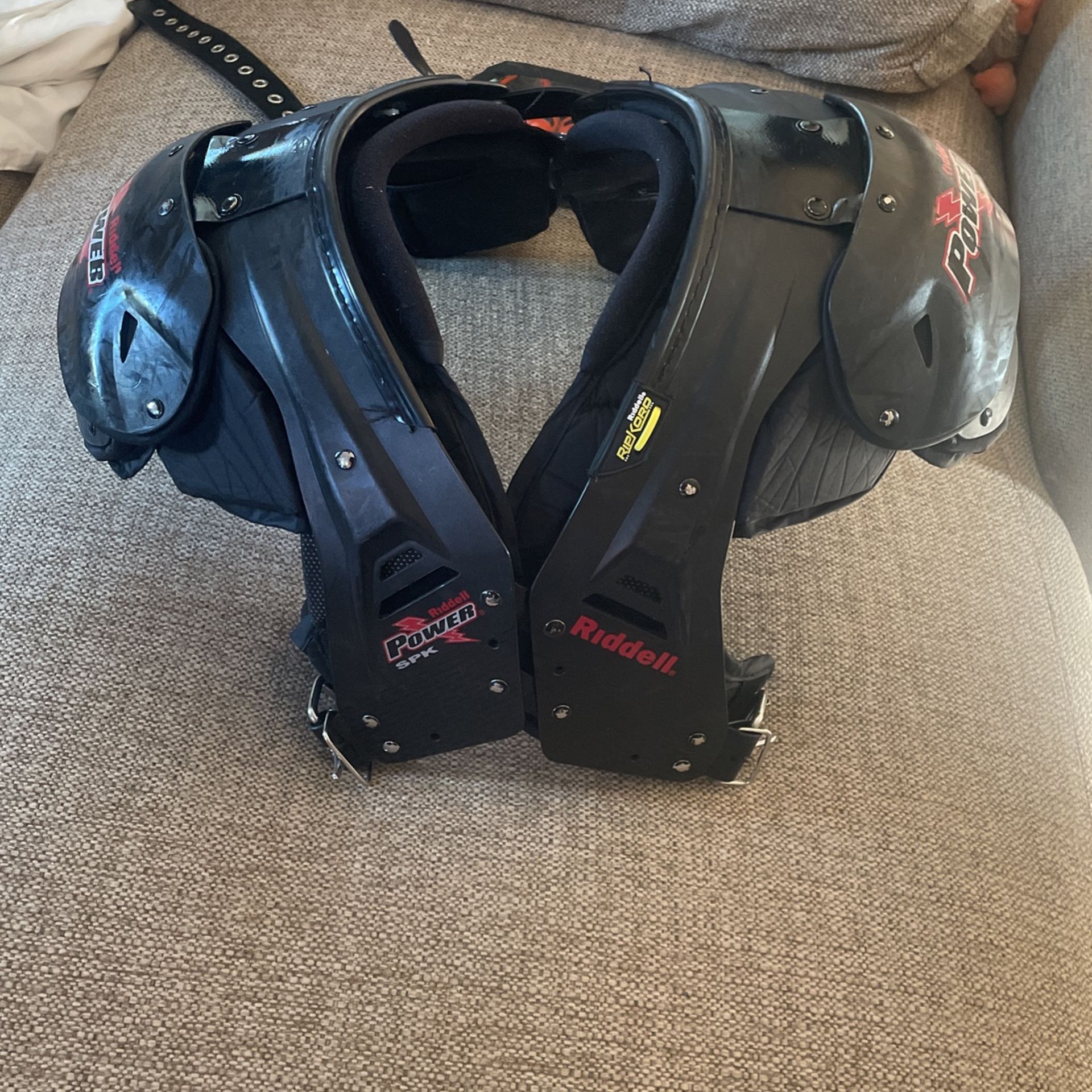 Riddell Power Spk Rip Kord Shoulder Pads. Size-M