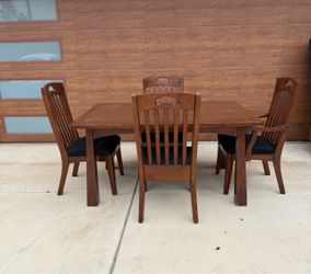 WOOD 4 CHAIRS TABLE