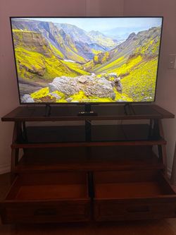 New Hisense  50 inch smart  TV with wood stand