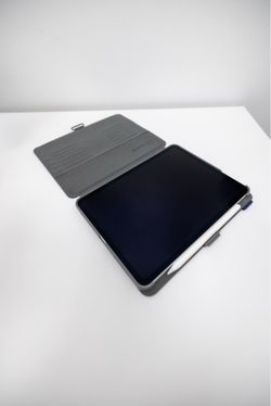 Apple iPad Pro 11" 2nd Gen 2020 128GB WiFi NEW w/ Pencil 2 & Folio
