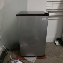 Miracle Chef Mini Fridge
