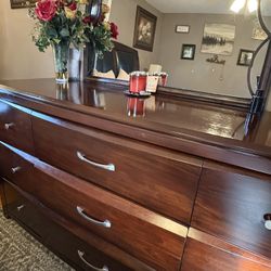 Queen Solid Wood Bedroom Set 