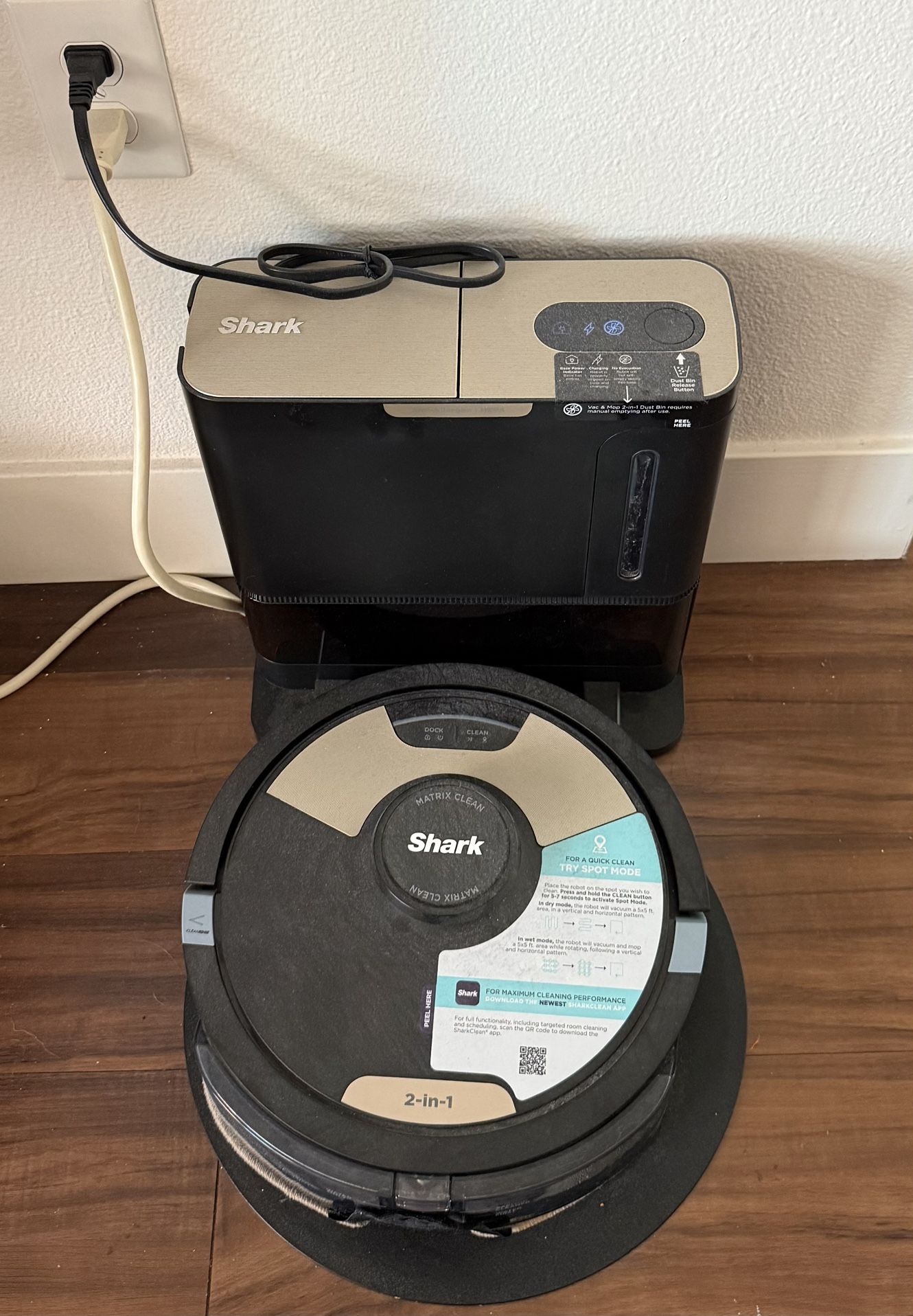Shark Robot Vacuum & Mop Combo, Powerful Suction, Matrix Plus, 60-Day Debris Capacity, HEPA Bagless Self Empty Base, Sonic Mopping, Home Mapping for P