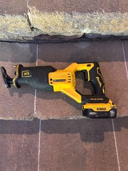 Dewalt Sawzall Xr with bag and battery