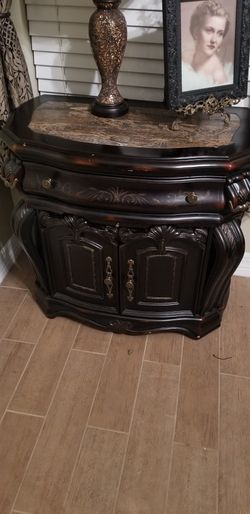 Aico Michael Armani Nightstand Or Entry Table