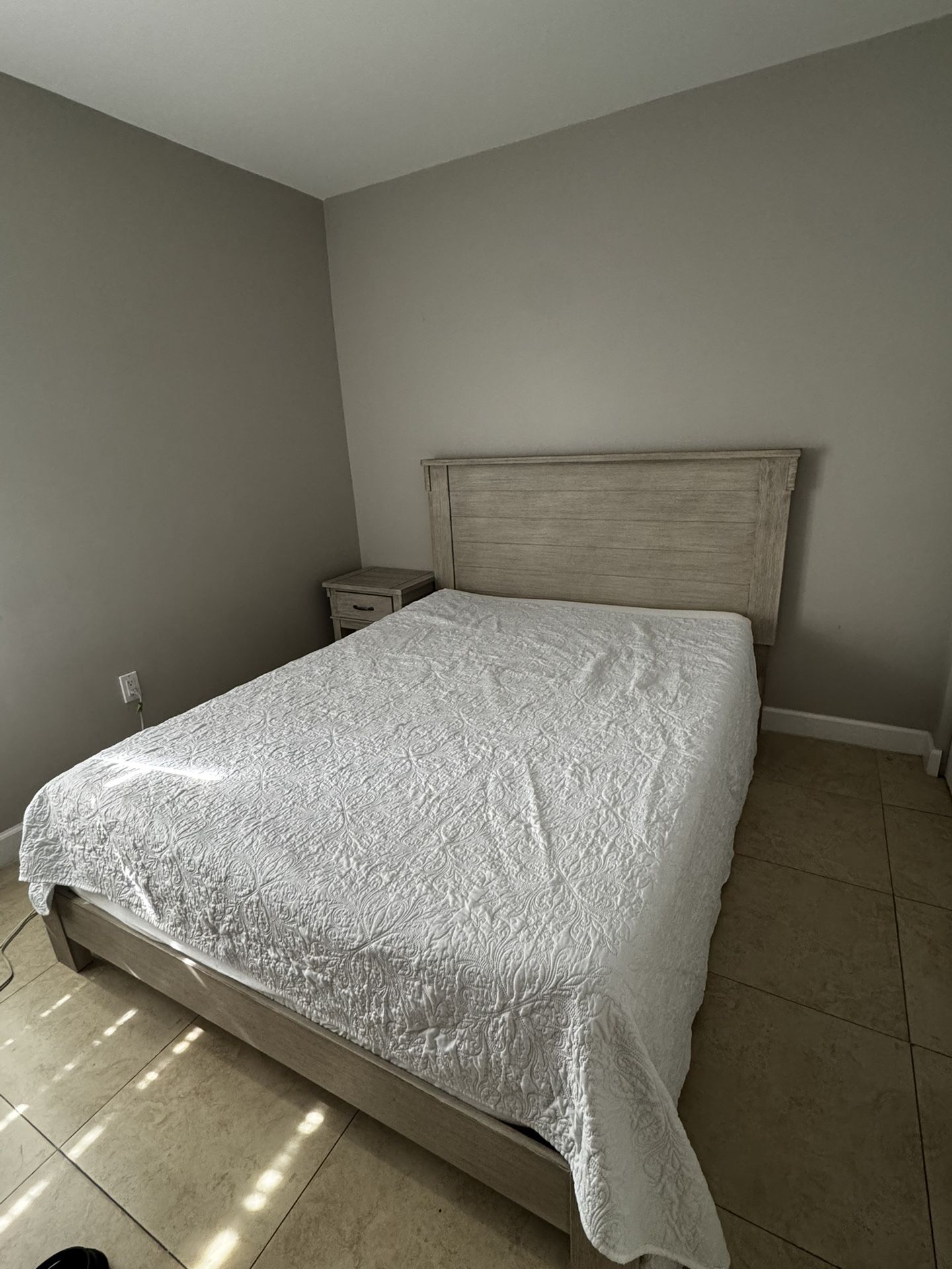 Queen Bedroom Set MATTRESS NOT INCLUDED