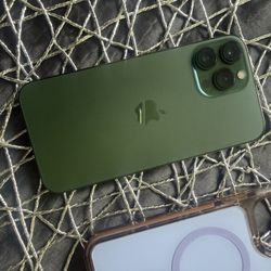 iPhone 13 Pro Max 256GB (Green) – Unlocked, Excellent Condition! 