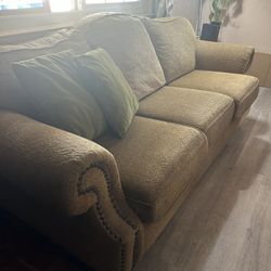 BASSETE Brand COUCH $90.00 HESPERIA