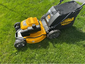 Dewalt Self Propelled Mower Commercial Grade 196cc Engine With 21” Mowing Deck Width.