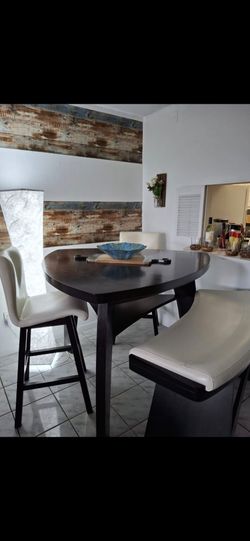 Se vende Juego de Comedor/ For Sale