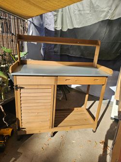 Outdoor garden potting work bench