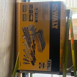 Dewalt 131 piece 1/4 3/8  tool set