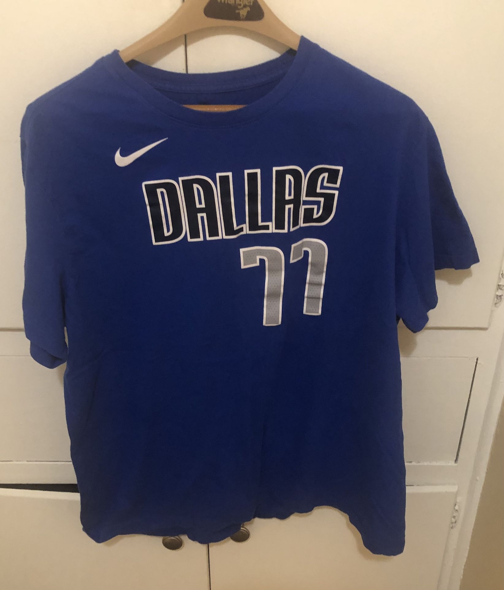 Luka Dallas Mavericks Men’s Size XL T-shirt
