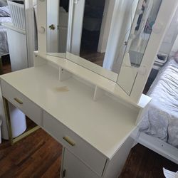 ✨ Light-Up Makeup Vanity w/ Mirror & Storage – White & Gold ✨