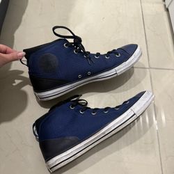 Men’s Navy Blue Converse trainers 