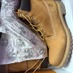 WORN ONCE TIMBERLAND BOOTS 6’