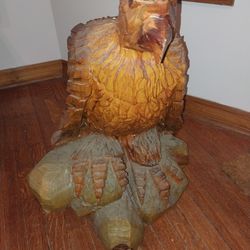 EAGLE SCULPTURE FROM TREE STUMP