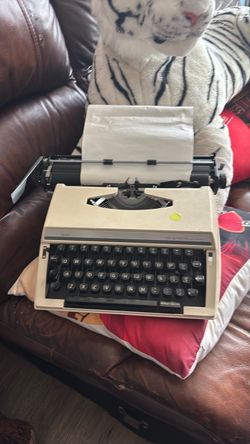 Máquina de escribir trabajado como nueva $40