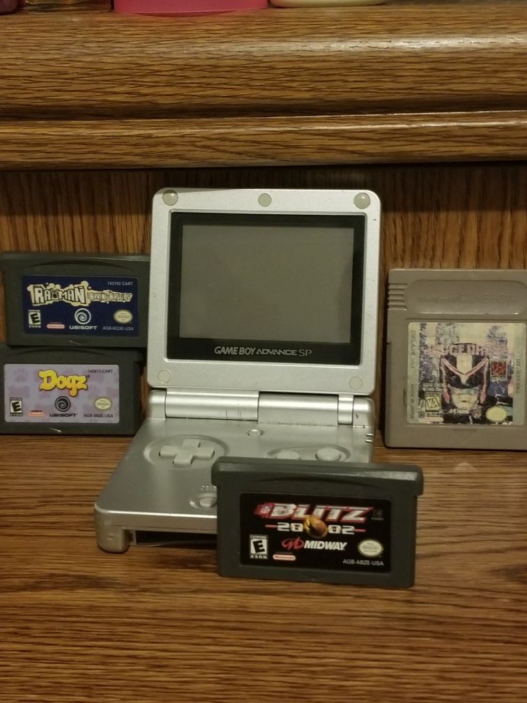 Game Boy Advance sp con 4 juegos no cargador