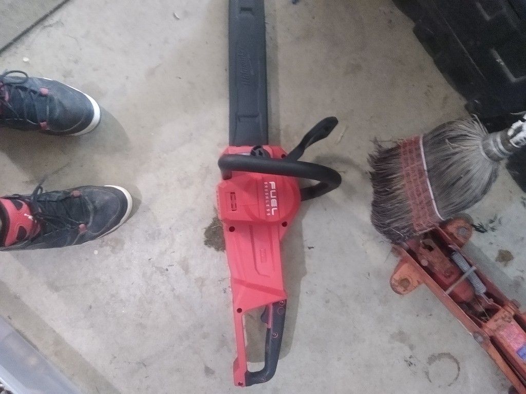 Milwaukee M18 Fuel Chainsaw