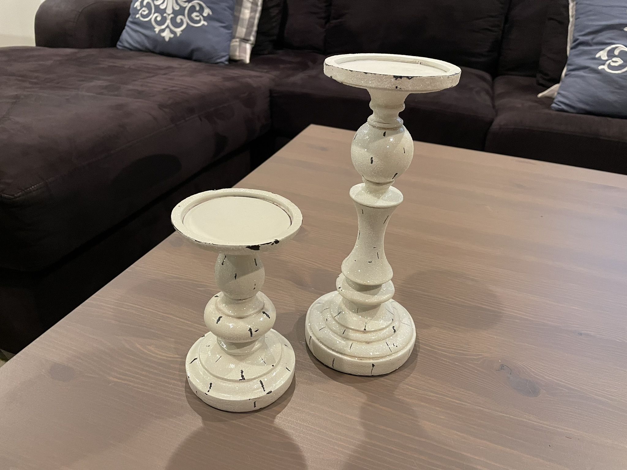 Set of 2 White Sparkle Pillar Candle Holders