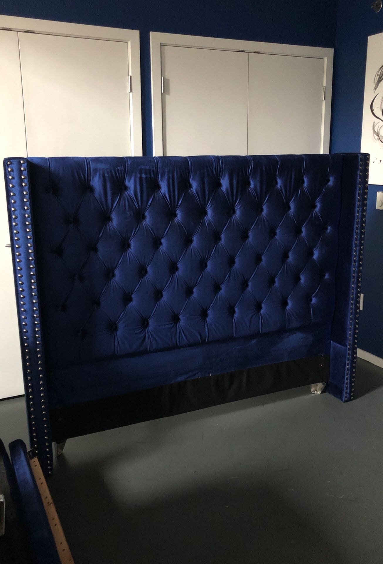 Royal Blue Velvet Tufted Bedframe and Headboard (Queen size)