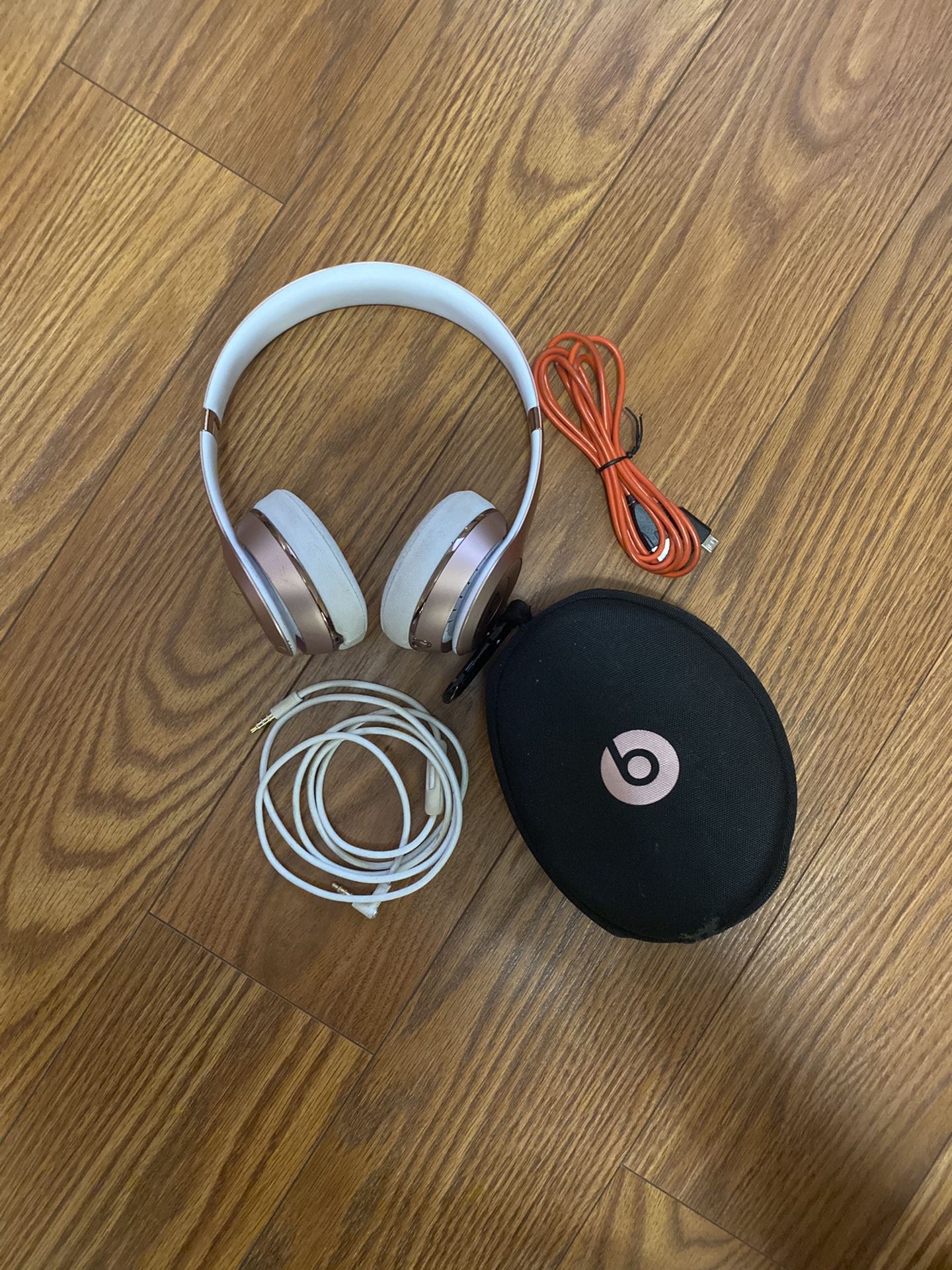 Beats Solo3 wireless Bluetooth headphones headset from Apple