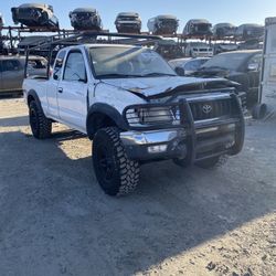 Auto Parts 2001 Toyota Tacoma 