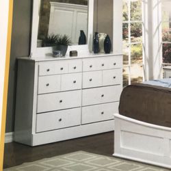 Dresser With Mirror