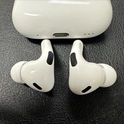AirPods Pro (2nd generation) with magsafe charging case USB-C
