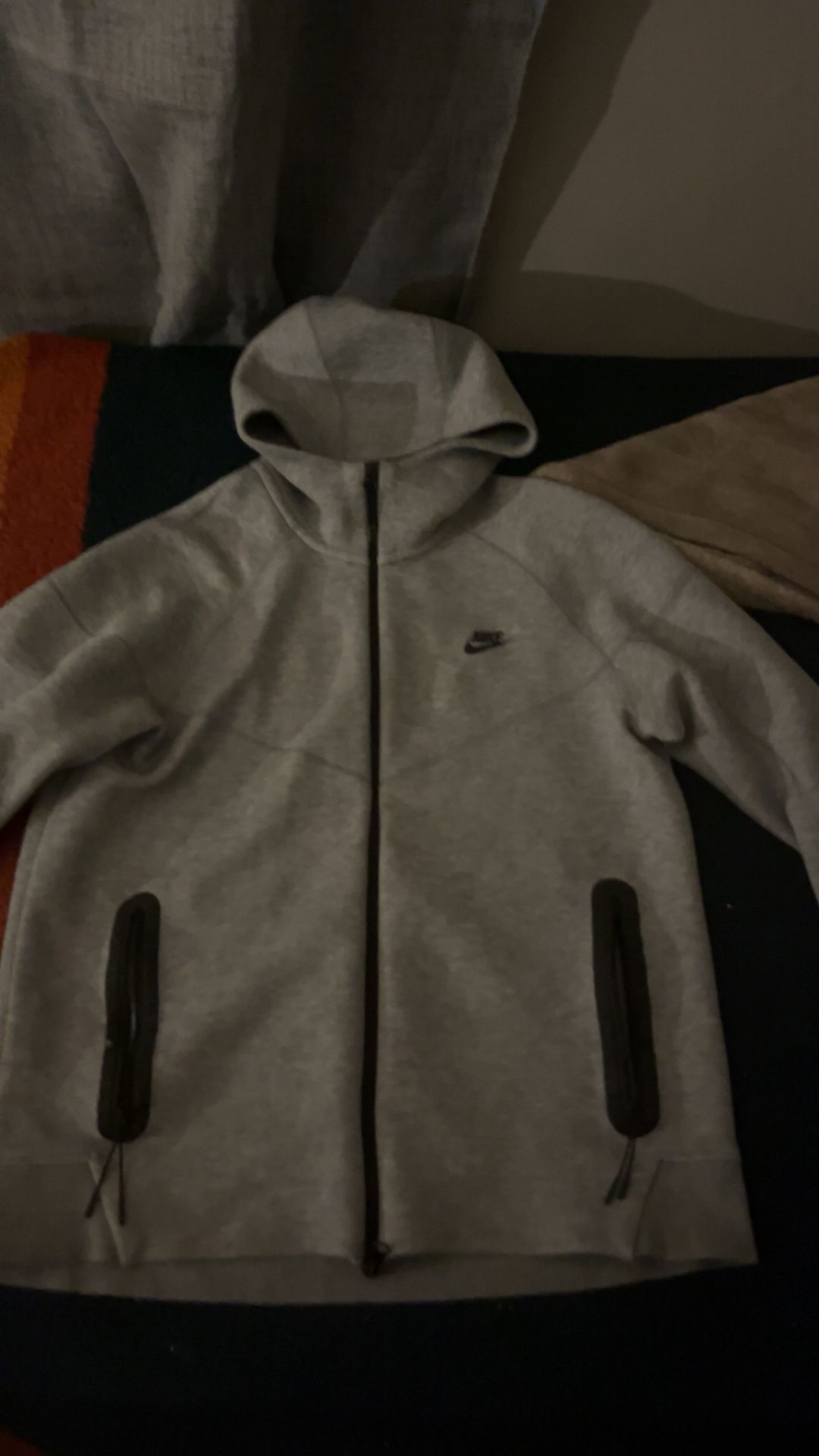 GrayNike Tech Fleece 
