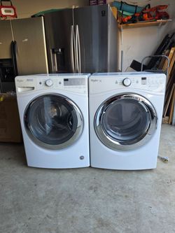 Whirlpool High Efficiency Washer and Dryer Set (Electric)