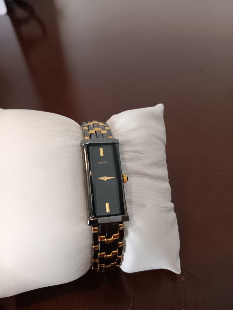 Seiko Women's Black & Gold Tank Style Quartz Watch – Two-Tone Bracelet – Vintage