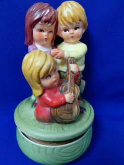 Beautiful  vintage musical figurine.