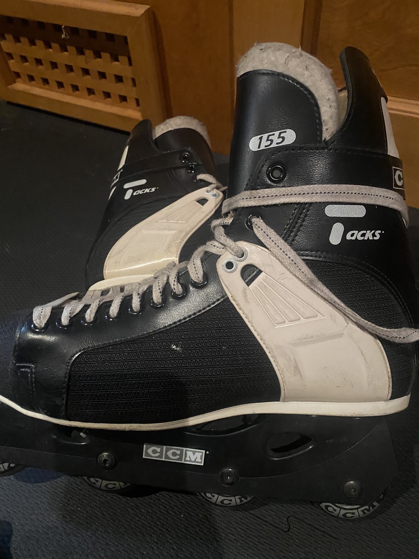 CCM Hockey Roller Blades Tacks 155
