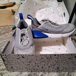 Boy's Nike Air Max 270 Trainers (Size 10)