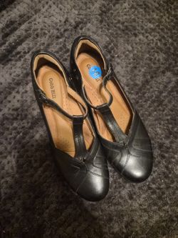 Cobb Hill Angelina Black Leather T-Strap Pump Heels - Size 10
