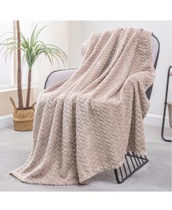 New Exclusivo Mezcla Fleece Throw Blanket for Couch Sofa, 50”x70”, Camel Oversized Soft Cozy Fluffy Blankets for Summer, Decorative Plush Flannel Thro