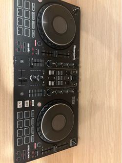 Numark dj set with headphones