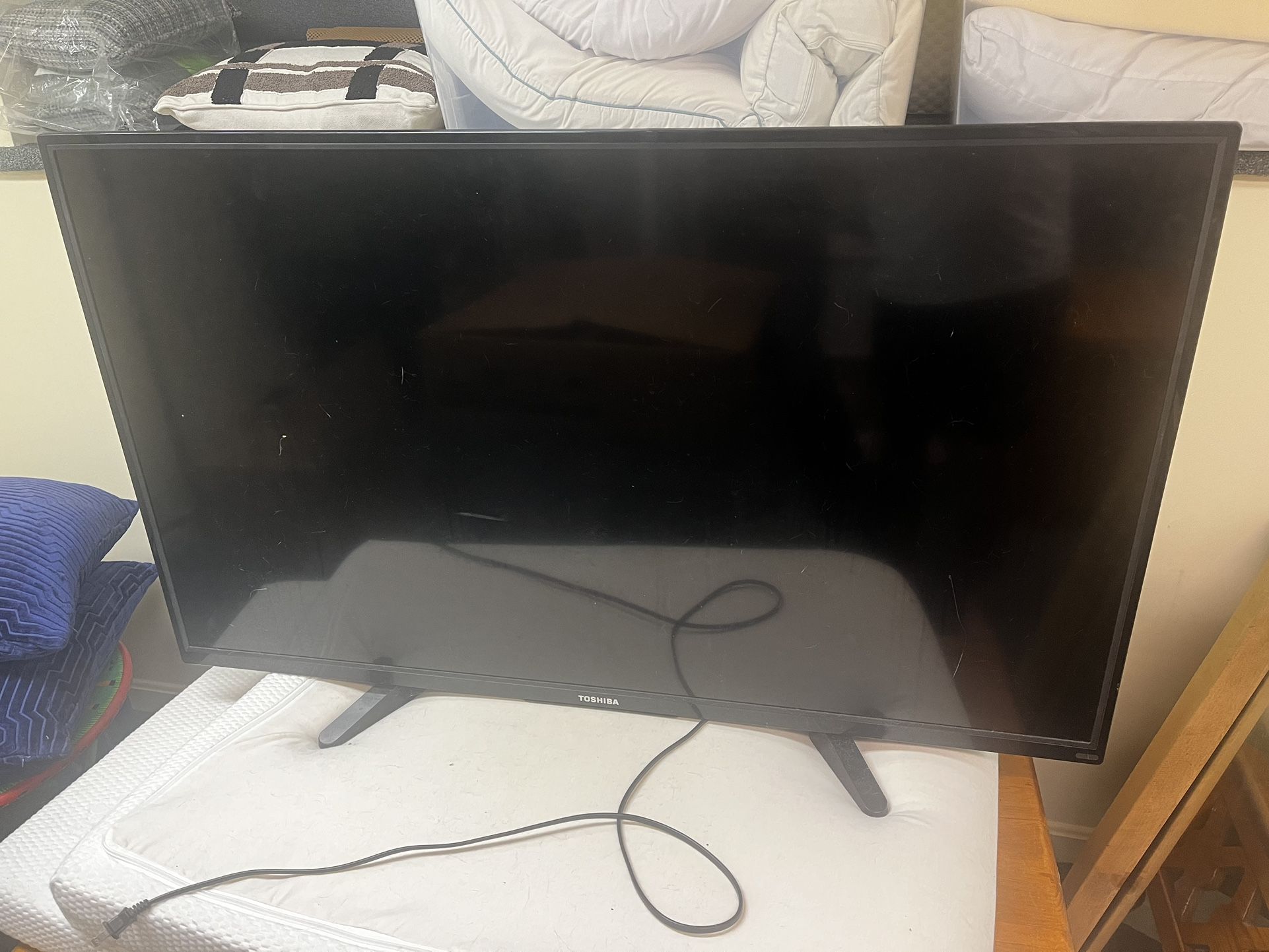 43 Inch Toshiba Flat Screen TV