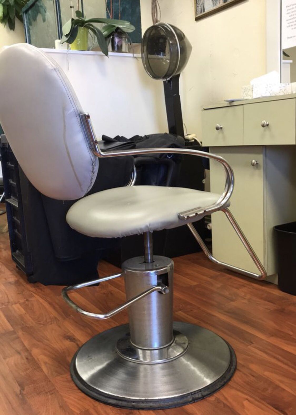 Barbe chair- premium brand
