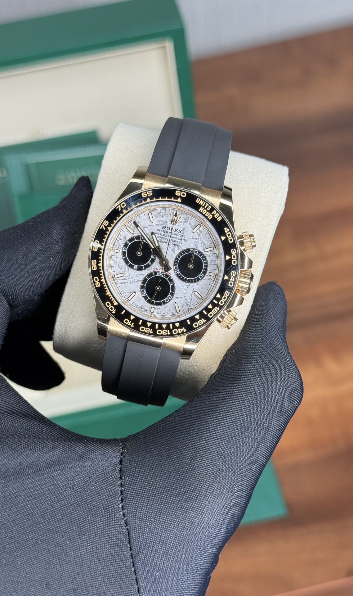 Rolex Daytona Yellow Gold Oysterflex