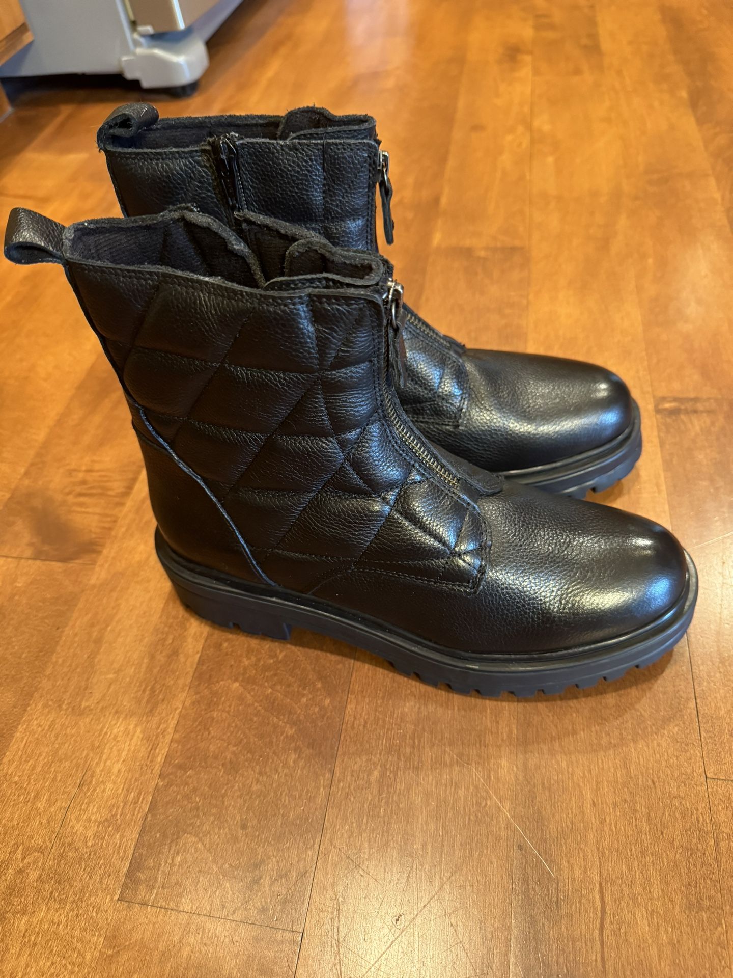Woman’s Alberto Torresi Leather Boots Shipping Avaialbe