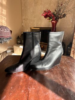 [NEEDS TO GO] US 11 Women’s Chic Black Heeled Boots