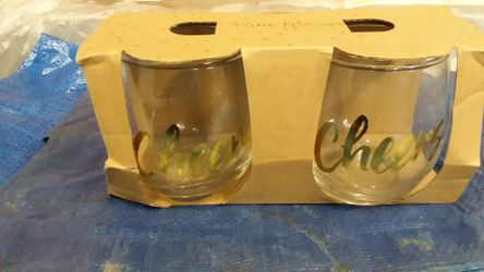 2 wine glasses.